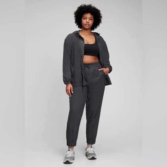 Gap Fit Crinkle Nylon Jogger Size M - Picture 1 of 13